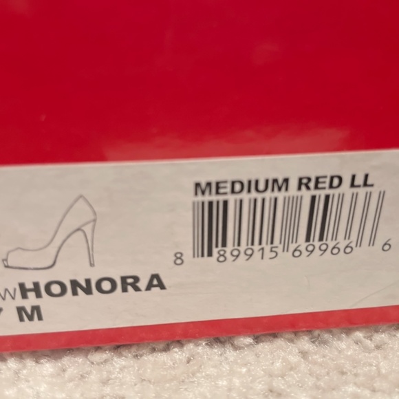 Red Guess Heels - Picture 2 of 5